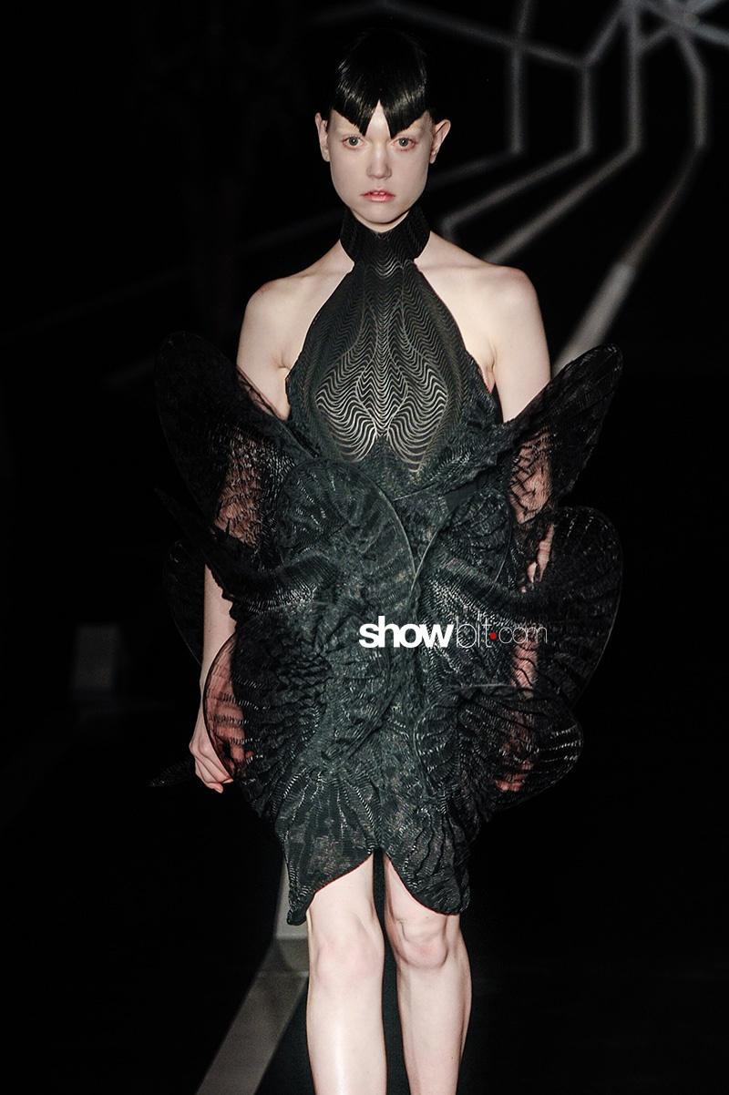 Iris Van Herpen SS17 Haute Couture - ShowBit